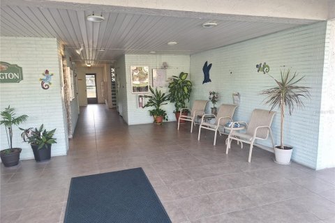 Condo in Saint Petersburg, Florida, 2 bedrooms  № 1634924 - photo 5