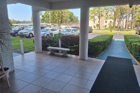 Condo in Saint Petersburg, Florida, 2 bedrooms  № 1634924 - photo 4