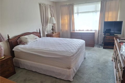 Condo in Saint Petersburg, Florida, 2 bedrooms  № 1634924 - photo 15