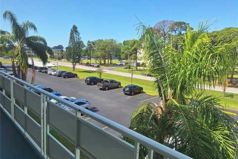 Condo in Saint Petersburg, Florida, 2 bedrooms  № 1634924 - photo 22