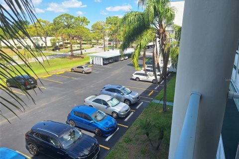 Condo in Saint Petersburg, Florida, 2 bedrooms  № 1634924 - photo 23