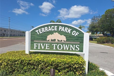 Condo in Saint Petersburg, Florida, 2 bedrooms  № 1634924 - photo 3