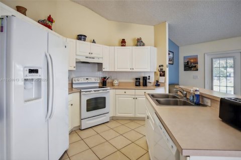 Casa en venta en Plantation, Florida, 4 dormitorios, 170.94 m2 № 2010760 - foto 15