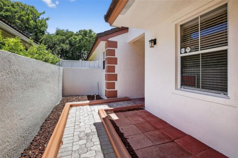 Casa en venta en Plantation, Florida, 4 dormitorios, 170.94 m2 № 2010760 - foto 5