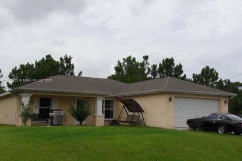 House in Fort Myers, Florida 3 bedrooms № 1811606 - photo 1