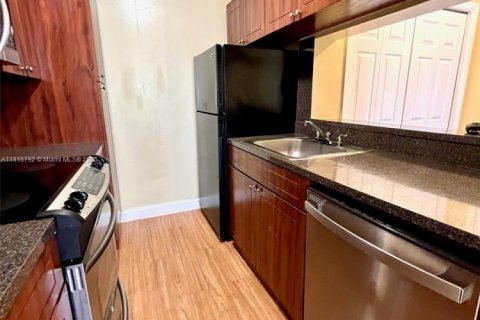 Condominio en venta en Pompano Beach, Florida, 2 dormitorios, 74.32 m2 № 2034328 - foto 4