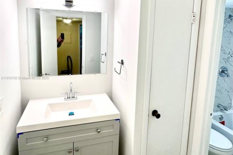 Condominio en venta en Pompano Beach, Florida, 2 dormitorios, 74.32 m2 № 2034328 - foto 5