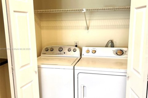 Condominio en venta en Pompano Beach, Florida, 2 dormitorios, 74.32 m2 № 2034328 - foto 9