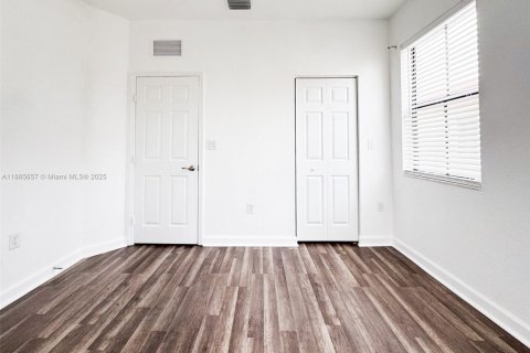 Touwnhouse à louer à Hialeah, Floride: 4 chambres, 177.81 m2 № 1932827 - photo 10