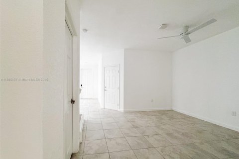 Touwnhouse à louer à Hialeah, Floride: 4 chambres, 177.81 m2 № 1932827 - photo 5