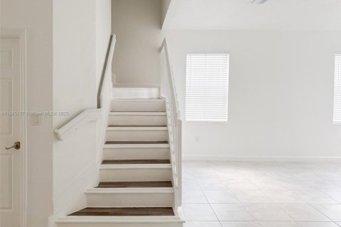 Touwnhouse à louer à Hialeah, Floride: 4 chambres, 177.81 m2 № 1932827 - photo 3