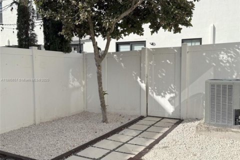Touwnhouse à louer à Hialeah, Floride: 4 chambres, 177.81 m2 № 1932827 - photo 14