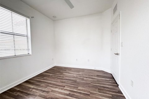 Touwnhouse à louer à Hialeah, Floride: 4 chambres, 177.81 m2 № 1932827 - photo 11