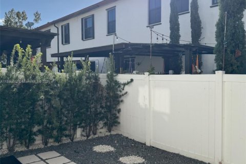 Touwnhouse à louer à Hialeah, Floride: 4 chambres, 177.81 m2 № 1932827 - photo 13