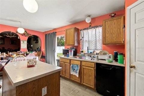 Villa ou maison à vendre à Haines City, Floride: 4 chambres, 212.56 m2 № 2399399 - photo 5