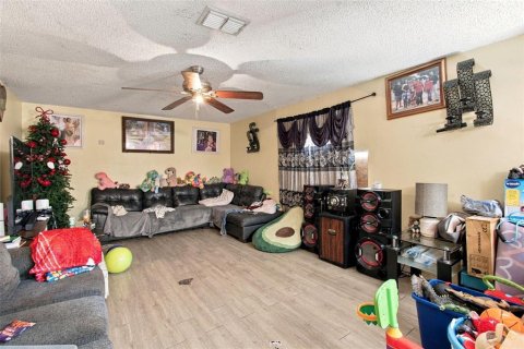 Villa ou maison à vendre à Haines City, Floride: 4 chambres, 212.56 m2 № 2399399 - photo 6