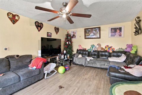 Villa ou maison à vendre à Haines City, Floride: 4 chambres, 212.56 m2 № 2399399 - photo 7