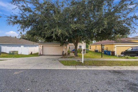 Villa ou maison à vendre à Haines City, Floride: 4 chambres, 212.56 m2 № 2399399 - photo 2