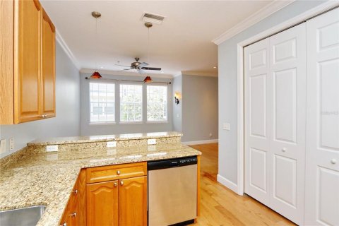 Touwnhouse à louer à Tampa, Floride: 3 chambres, 185.8 m2 № 2122592 - photo 8