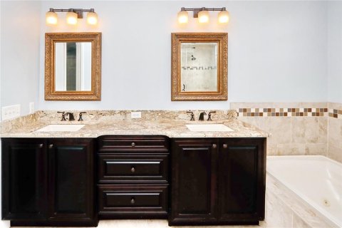 Touwnhouse à louer à Tampa, Floride: 3 chambres, 185.8 m2 № 2122592 - photo 14