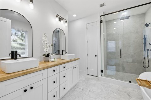 Townhouse in Tampa, Florida 3 bedrooms, 194.72 sq.m. № 2267380 - photo 14