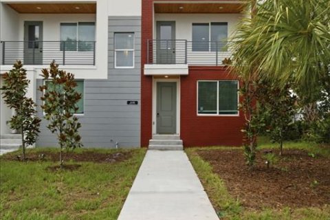 Townhouse in Tampa, Florida 3 bedrooms, 194.72 sq.m. № 2267380 - photo 2