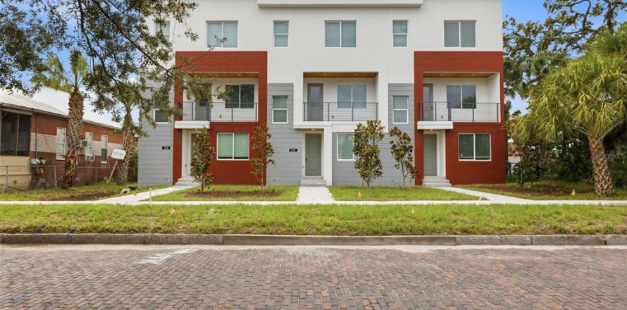 Townhouse in Tampa, Florida 3 bedrooms, 194.72 sq.m. № 2267380