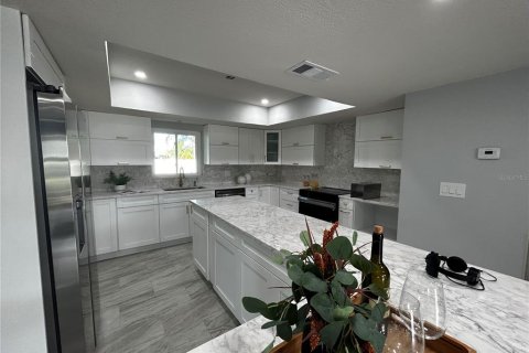 Casa en venta en New Port Richey, Florida, 4 dormitorios, 244.05 m2 № 2121062 - foto 3