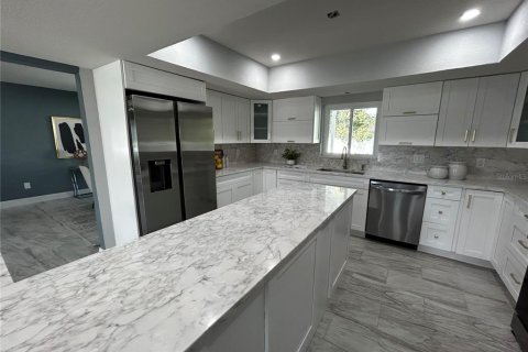 Casa en venta en New Port Richey, Florida, 4 dormitorios, 244.05 m2 № 2121062 - foto 5