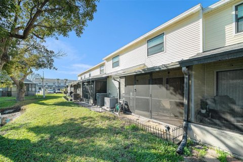 Townhouse in Tampa, Florida 2 bedrooms, 106.19 sq.m. № 1514573 - photo 27