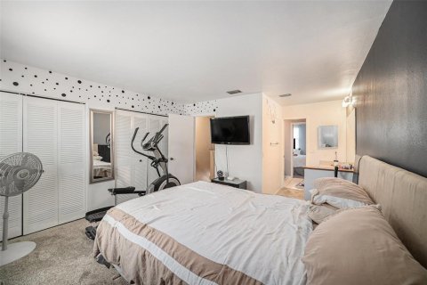Townhouse in Tampa, Florida 2 bedrooms, 106.19 sq.m. № 1514573 - photo 15