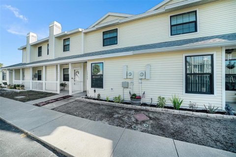 Townhouse in Tampa, Florida 2 bedrooms, 106.19 sq.m. № 1514573 - photo 1