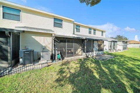 Townhouse in Tampa, Florida 2 bedrooms, 106.19 sq.m. № 1514573 - photo 28