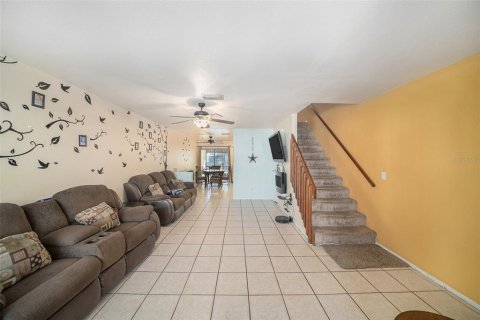 Townhouse in Tampa, Florida 2 bedrooms, 106.19 sq.m. № 1514573 - photo 3