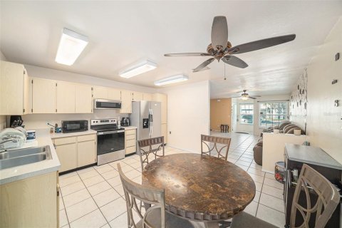 Townhouse in Tampa, Florida 2 bedrooms, 106.19 sq.m. № 1514573 - photo 9
