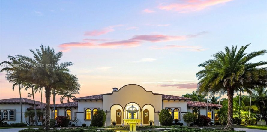 Casa en Miami, Florida 6 dormitorios, 1070.23 m2 № 1874689