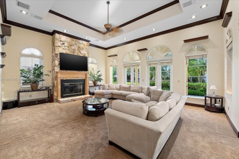 Casa en venta en Miami, Florida, 6 dormitorios, 1070.23 m2 № 1874689 - foto 10