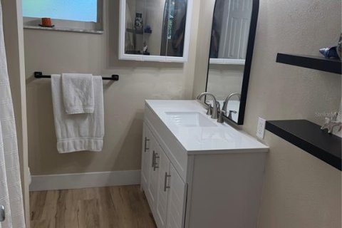 Villa ou maison à vendre à Sarasota, Floride: 2 chambres, 100.52 m2 № 2437263 - photo 8