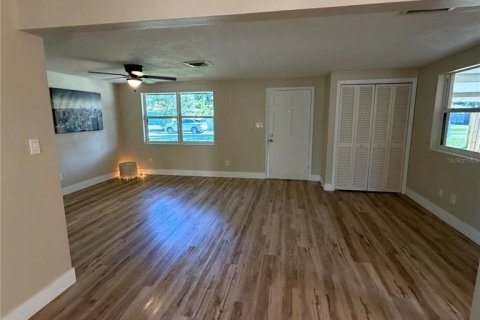 Villa ou maison à vendre à Sarasota, Floride: 2 chambres, 100.52 m2 № 2437263 - photo 4
