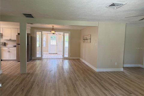 Villa ou maison à vendre à Sarasota, Floride: 2 chambres, 100.52 m2 № 2437263 - photo 5