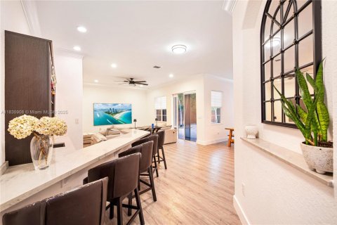 House in Miami, Florida 4 bedrooms, 398.83 sq.m. № 1817105 - photo 17