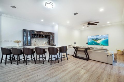 House in Miami, Florida 4 bedrooms, 398.83 sq.m. № 1817105 - photo 18
