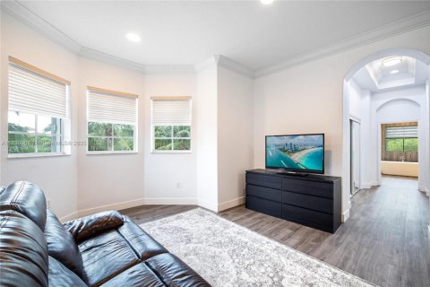 House in Miami, Florida 4 bedrooms, 398.83 sq.m. № 1817105 - photo 30