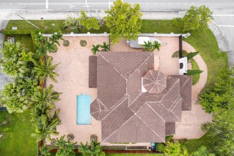 House in Miami, Florida 4 bedrooms, 398.83 sq.m. № 1817105 - photo 3