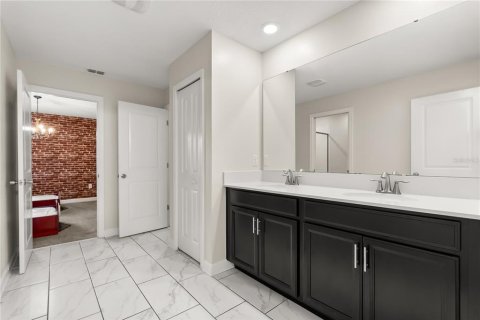 Casa en venta en Kissimmee, Florida, 9 dormitorios, 398.46 m2 № 1838070 - foto 18