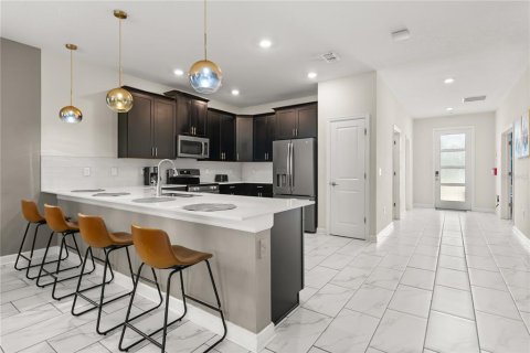 Casa en venta en Kissimmee, Florida, 9 dormitorios, 398.46 m2 № 1838070 - foto 2