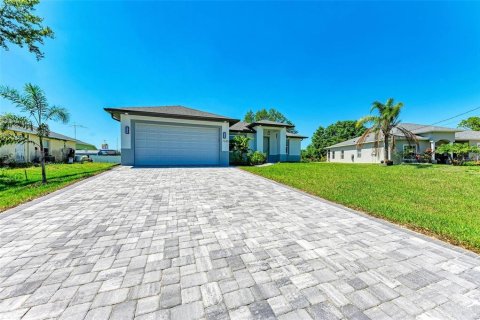House in North Port, Florida 4 bedrooms, 169.64 sq.m. № 1812797 - photo 8