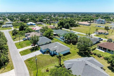 House in North Port, Florida 4 bedrooms, 169.64 sq.m. № 1812797 - photo 4