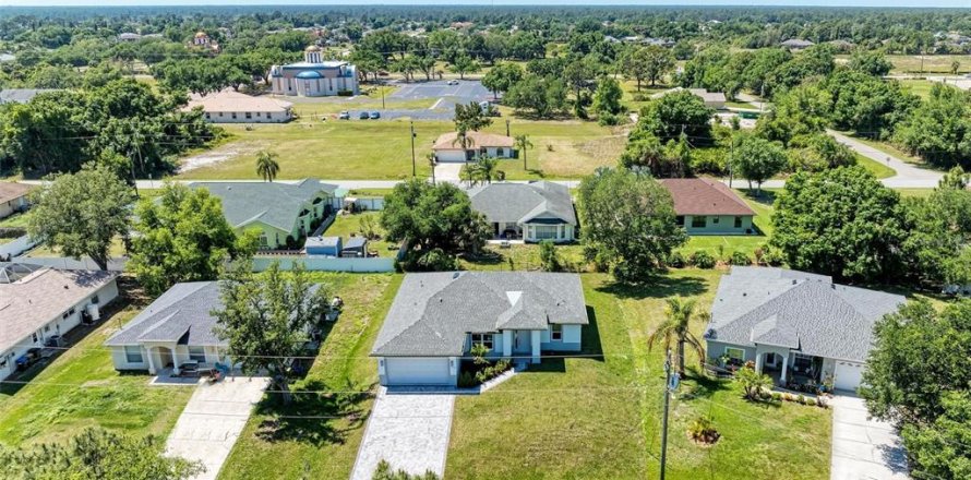House in North Port, Florida 4 bedrooms, 169.64 sq.m. № 1812797