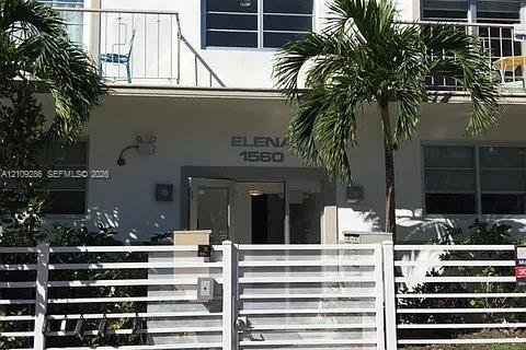Condominio en Miami Beach, Florida, 1 dormitorio  № 2422976